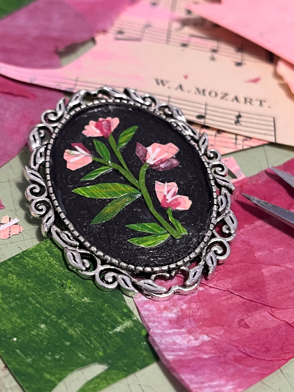 Brooch with Mozart's flowers