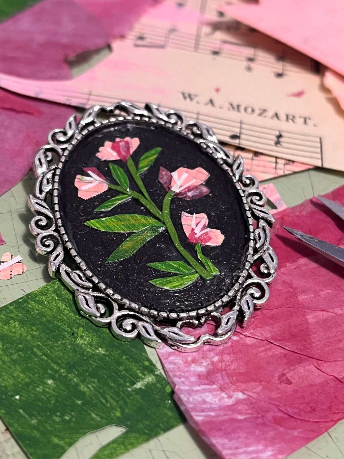 Brooch with Mozart's flowers